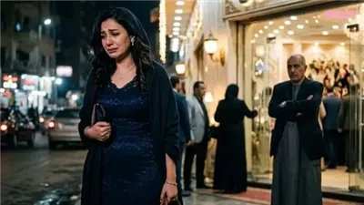 ابنها رفع غطا حلة الفول وسأل أمه ببساطة إنتي لسه عايشة كدة رغم الـ 100 ألف جنيه اللي شيرين مراتي بتبعتهم لك كل شهر