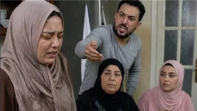 ألقى زوجي كوب الشاي في وجهي أثناء الإفطار… فقط لأنني رفضت إعطاء أختِه بطاقة راتبي