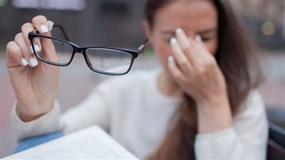 بدون نظارات ولا جـراحة اشرب منه لمدة 12 يوما لعلاج ضعف النظر والزغللة والصداع وعدم الرؤية الواضحة
