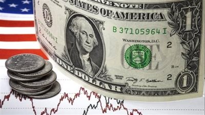 الدولار الأمريكي يسجل أدنى مستوى له في شهرين