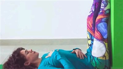 فوائد وضعيه رفع الساقين على الجدار …