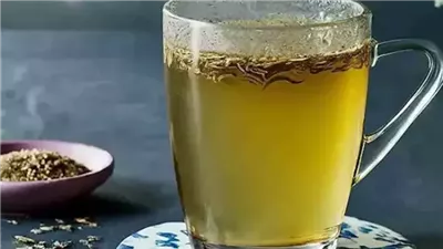 اشربه بعد العشاء مباشرة مشروب دافئ من مطبخك يُخفض سكر الډم ويذيب الدهون العنيدة ويمنعك نوماً هنيئاً